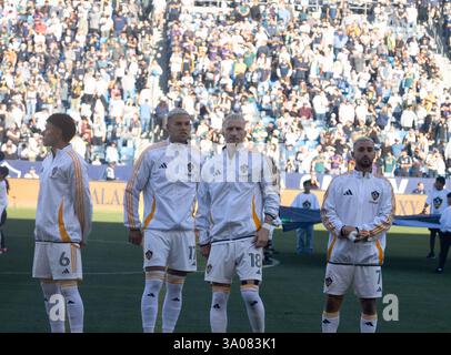 Los Angeles, KALIFORNIEN – 23. Februar 2025: Hirving „Chucky“ Lozano und Riqui Puig während des MLS-Spiels zwischen LA Galaxy und San Diego FC bei Dignity Health Stockfoto