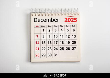 Dezember 2025. Lösung, Strategie, Lösung, Ziel, Geschäft und Feiertage. Datum Monat Dezember 2025. Seite des jährlichen Monatskalenders Dezember 2025. p Stockfoto