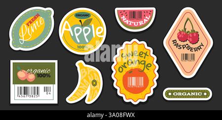 Retro-Obstaufkleber isoliert auf schwarzem Hintergrund. Vektor-Karikaturillustration von Vintage-Bio-Lebensmitteletiketten für Limette, Apfel, Wassermelone, Himbeere, Orange, Banane, Pfirsich, Produktqualitätsabzeichen Stock Vektor