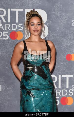 LONDON, ENGLAND - 01. MÄRZ: Jorja Smith nimmt am 1. März 2025 an den BRIT Awards im Intercontinental Hotel O2, Greenwich in London, England Teil. CAP/MAR ©MAR/Capital Pictures Stockfoto