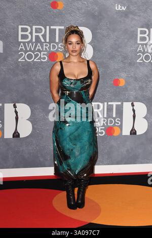 LONDON, ENGLAND - 01. MÄRZ: Jorja Smith nimmt am 1. März 2025 an den BRIT Awards im Intercontinental Hotel O2, Greenwich in London, England Teil. CAP/MAR ©MAR/Capital Pictures Stockfoto