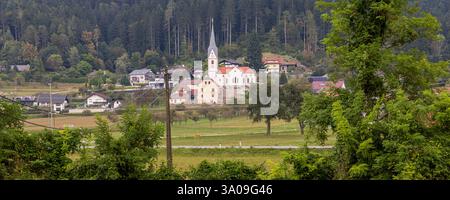 Radweg durch das Mislinja-Tal zwischen Slovenj Gradec und Dravograd in Slowenien Stockfoto