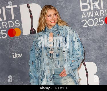 London, Großbritannien. März 2025. Ella Henderson nimmt an den BRIT Awards 2025 in der O2 Arena in London Teil. (Foto: Mario Mitsis/SOPA Images/SIPA USA) Credit: SIPA USA/Alamy Live News Stockfoto