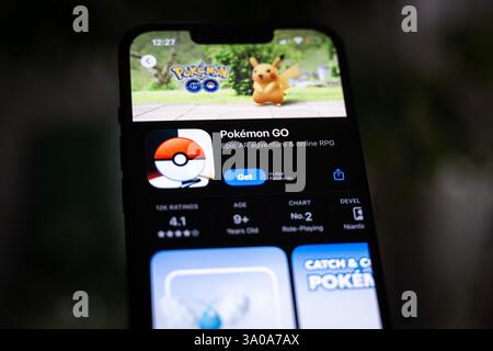 Polen. März 2025. In dieser Abbildung wird ein Pokemon GO App-Logo auf einem Apple-Smartphone angezeigt. (Kreditbild: © Mateusz Slodkowski/ZUMA Press Wire) NUR REDAKTIONELLE VERWENDUNG! Nicht für kommerzielle ZWECKE! Stockfoto