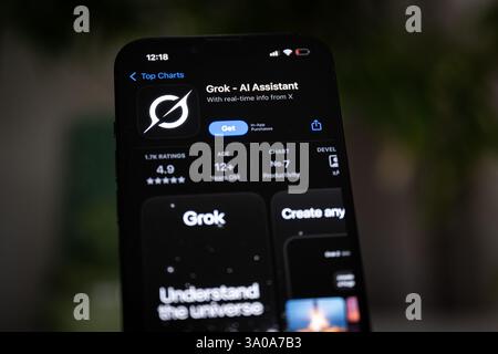 Polen. März 2025. In dieser Fotoabbildung wird ein auf einem Apple-Smartphone gezeigtes Logo der Grok AI Assistant-App angezeigt. (Kreditbild: © Mateusz Slodkowski/ZUMA Press Wire) NUR REDAKTIONELLE VERWENDUNG! Nicht für kommerzielle ZWECKE! Stockfoto