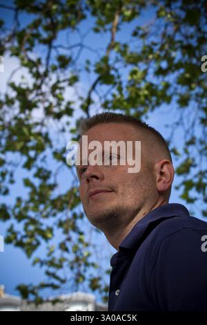 Der mehrfach preisgekrönte britische Autor Patrick Ness wurde auf dem Edinburgh International Book Festival vorgestellt, wo er über seine neueste Geschichte mit dem Titel „A Monster Calls“ sprach. Die dreiwöchige Veranstaltung ist das größte Literaturfestival der Welt und findet während des jährlichen Edinburgh Festivals statt. Die Veranstaltung 2012 bot Vorträge und Präsentationen von mehr als 500 Autoren aus aller Welt. Stockfoto