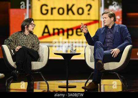 Anne Hähnig und Michael Bröcker 02/25 ihre Anne Hähnig mit Michael Bröcker am 25. Februar 2025 in Markus Lanz , ZDF TV Fernsehen Talkshow Talkshow Talkshow Deutschland deutsch deutscher Mann Frau Journalistin Redakteurin Redaktionsleiterin Zeit Online Chefredakteur Table. Medienjournalistin Journalismus Journalisten Journalistin Journalistin quer ganz freistellbar sitzend sprechend zuhörend gestikuliert *** Anne Hähnig und Michael Bröcker 02 25 Ihre Anne Hähnig mit Michael Bröcker am 25. Februar 2025 in Markus Lanz, ZDF TV Talkshow Deutschland deutscher Mann Frau jour Stockfoto