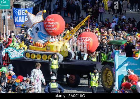 03.03.2025. Düsseldorf. Rosenmontagszug 2025 in der nordrhein-westfälischen Landeshauptstadt. Der Düsseldorfer Karneval feiert 2025 sein 200-jähriges Bestehen hier die Mottowagen des Karnevalswagenbau-Künstlers Jacques Tilly. Düsseldorf Altstadt am Rathaus/Marktplatz Nordrhein-Westfalen Deutschland *** 03 03 2025 Düsseldorf Rosenmontagszug 2025 in der Landeshauptstadt Nordrhein-Westfalen feiert der Düsseldorfer Karneval sein 200-jähriges Bestehen 2025 hier sind die Motive des Karnevalsflottengestalters Jacques Tilly Düsseldorf Altstadt am Rathaus Marktplatz Nordrhein-Westfalen Deutschland Stockfoto