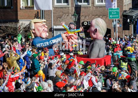 03.03.2025. Düsseldorf. Rosenmontagszug 2025 in der nordrhein-westfälischen Landeshauptstadt. Der Düsseldorfer Karneval feiert 2025 sein 200-jähriges Bestehen hier die Mottowagen des Karnevalswagenbau-Künstlers Jacques Tilly. Düsseldorf Altstadt am Rathaus/Marktplatz Nordrhein-Westfalen Deutschland *** 03 03 2025 Düsseldorf Rosenmontagszug 2025 in der Landeshauptstadt Nordrhein-Westfalen feiert der Düsseldorfer Karneval sein 200-jähriges Bestehen 2025 hier sind die Motive des Karnevalsflottengestalters Jacques Tilly Düsseldorf Altstadt am Rathaus Marktplatz Nordrhein-Westfalen Deutschland Stockfoto