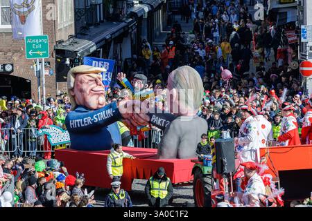 03.03.2025. Düsseldorf. Rosenmontagszug 2025 in der nordrhein-westfälischen Landeshauptstadt. Der Düsseldorfer Karneval feiert 2025 sein 200-jähriges Bestehen hier die Mottowagen des Karnevalswagenbau-Künstlers Jacques Tilly. Düsseldorf Altstadt am Rathaus/Marktplatz Nordrhein-Westfalen Deutschland *** 03 03 2025 Düsseldorf Rosenmontagszug 2025 in der Landeshauptstadt Nordrhein-Westfalen feiert der Düsseldorfer Karneval sein 200-jähriges Bestehen 2025 hier sind die Motive des Karnevalsflottengestalters Jacques Tilly Düsseldorf Altstadt am Rathaus Marktplatz Nordrhein-Westfalen Deutschland Stockfoto