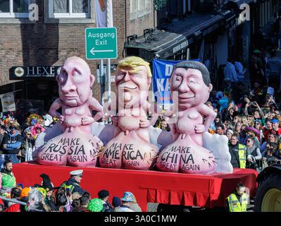 03.03.2025. Düsseldorf. Rosenmontagszug 2025 in der nordrhein-westfälischen Landeshauptstadt. Der Düsseldorfer Karneval feiert 2025 sein 200-jähriges Bestehen hier die Mottowagen des Karnevalswagenbau-Künstlers Jacques Tilly. Düsseldorf Altstadt am Rathaus/Marktplatz Nordrhein-Westfalen Deutschland *** 03 03 2025 Düsseldorf Rosenmontagszug 2025 in der Landeshauptstadt Nordrhein-Westfalen feiert der Düsseldorfer Karneval sein 200-jähriges Bestehen 2025 hier sind die Motive des Karnevalsflottengestalters Jacques Tilly Düsseldorf Altstadt am Rathaus Marktplatz Nordrhein-Westfalen Deutschland Stockfoto
