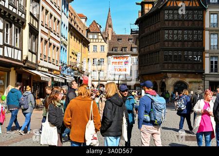 Straßburg, Frankreich - 11. April 2022: Touristen- und Touristeninformation im Stadtzentrum von Straßburg Stockfoto