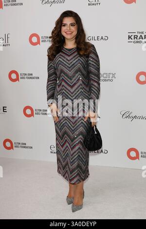 West Hollywood, USA. März 2025. Mayan Lopez bei der 33. Jährlichen Elton John AIDS Foundation Academy Awards Viewing Party im West Hollywood Park in West Hollywood, CA am 2. März 2025. (Foto: Nina Prommer/SIPA USA) Credit: SIPA USA/Alamy Live News Stockfoto