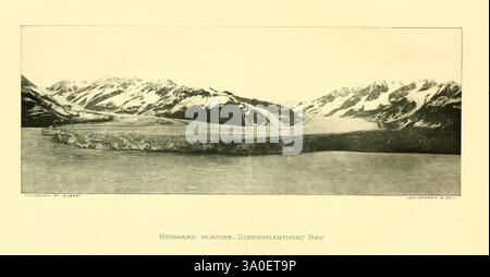 Harriman Alaska Series, Washington, 1910-1914, Alaska, Naturgeschichte, Scientific Expeditions, Ein weicher Blick auf eine Gletscherlandschaft mit hoch aufragenden, schneebedeckten Bergen im Hintergrund. Im Vordergrund schimmert eine glatte Fläche, die wie ein Gletscherabfluss aussieht, sanft, umgeben von rauem Gelände. Die dramatischen Kontraste zwischen den eisigen Gipfeln und der weicheren, reflektierenden Oberfläche des Wassers schaffen eine atemberaubende Szene, die die raue Schönheit der Natur einfängt. Die komplizierten Details der Bergkämme zeigen die Majestät der geologischen Formationen, während das ruhige Wasser eine zusätzliche Note verleiht Stockfoto
