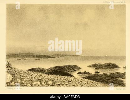 Ootheca, Wolleyana, London, verkauft von R. H. Porter 1864–1907., die Szene zeigt eine ruhige Küstenlandschaft, die durch eine sanft hügelige Küstenlinie und verstreute Felsformationen charakterisiert ist, die aus den ruhigen Gewässern ragen. In der Ferne verschmilzt der Horizont nahtlos mit dem Himmel und schafft eine gedämpfte Atmosphäre, die ein Gefühl der Ruhe weckt. Die Textur der Küste ist detailliert, mit einer Mischung aus glatten Kieselsteinen und größeren Steinen, die auf den natürlichen Erosionsprozess hinweisen. Die Positionierung der Felsen führt den Blick auf das weite Meer und spiegelt eine ruhige Stille wider, die zur Nachsicht einlädt. Thi Stockfoto