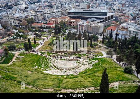 Das antike Theater von Dionysos, ein emblematisches Meisterwerk der antiken griechischen Welt. Das eigentliche Theater stammt aus dem 4. Jahrhundert v. Chr., mit römischen Ergänzungen Stockfoto