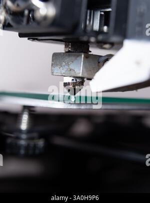 Verschmutzte Düse 0,4 mm für 3D-Drucker Stockfoto