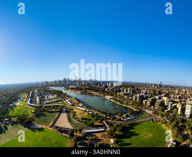 Albert Park Grand Prix Straßenbahnvorbereitungen vor dem Formel-1-Grand-Prix 2025 in Australien. Stockfoto