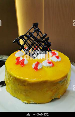 Toller Mangokuchen als leckeres Fruchtessen Stockfoto