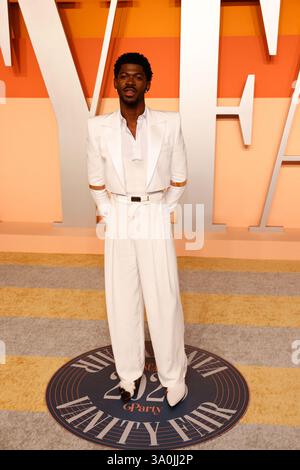 Los Angeles, Usa. März 2025. Lil NAS X nahm am 2. März 2025 an der Vanity Fair Oscar Party Teil, die von Radhika Jones im Wallis Annenberg Center for the Performing Arts veranstaltet wurde, und zwar am 2. März 2025 in Beverly Hills, Kalifornien. Foto: Anne Barson/ABACAPRESS. COM Credit: Abaca Press/Alamy Live News Stockfoto