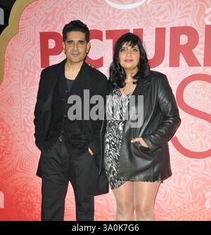 Nikita Lalwani (rechts) und Gast bei der „Picture This“-Weltfilmpremiere, Barbican Centre, Silk Street, am Montag, den 03. März 2025 in London, England, Stockfoto