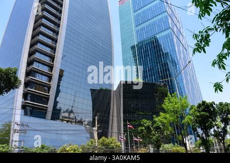 Bangkok, Thailand. März 2025. Das Bangkok Stock Exchange Building in Thailand. Die Bangkok Stock Exchange betreibt die einzige Börse in Thailand. Ist der 25. Platz der Welt und der 3. Platz der ASEAN nach Marktkapitalisierung. (Credit Image: © John Wreford/SOPA Images via ZUMA Press Wire) NUR REDAKTIONELLE VERWENDUNG! Nicht für kommerzielle ZWECKE! Stockfoto