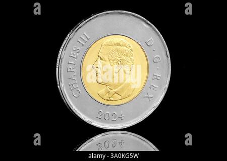 2024 kanadische 2-Dollar-Münze zum 100. Jahrestag der Royal Canadian Air Force. Die Vorderseite zeigt ein Porträt von König Karl III Stockfoto