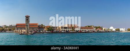 Ein Panoramabild der Stadt Rhodos, mit der Kirche der Verkündigung des Theotokos, der Verwaltung der südlichen Ägäis und Th Stockfoto