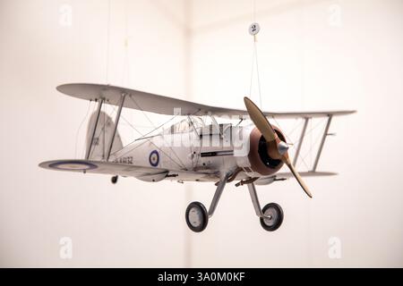 Ein verschobenes Vintage-Biplane-Modell im Science Museum, London Stockfoto