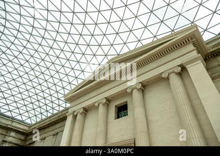 Glasdach und Fenster des British Museum Great Court, London Stockfoto