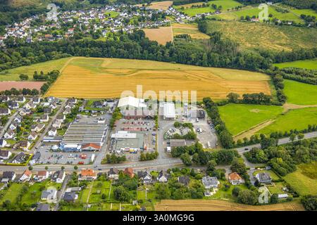 Luftaufnahme, Einkaufszentrum an der Möhnestraße mit Aldi, Rewe, Müller Drogerie und Lidl Supermarkt, hinter dem Wohngut Narrenberg mit Hammerbe Stockfoto