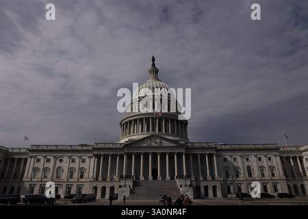 Washington DC, Virginia, USA. März 2025. Das US-Kapitol wird vor der gemeinsamen Rede von Präsident Donald TrumpÃs vor dem Kongress in Washington, DC, am 4. März 2025 gesehen. (Kreditbild: © Gent Shkullaku/ZUMA Press Wire) NUR REDAKTIONELLE VERWENDUNG! Nicht für kommerzielle ZWECKE! Stockfoto