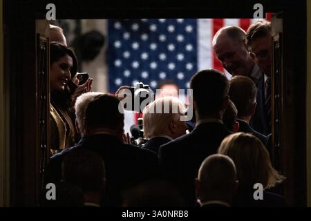 Washington, DC, USA. März 2025. WASHINGTON – 4. März 2025: Präsident Donald Trump tritt in die Kammer ein. (Foto: Joshua Sukoff/Medill News Service/SIPA USA) Credit: SIPA USA/Alamy Live News Stockfoto