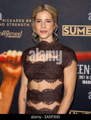 Ny. März 2025. Emily Bett Rickards bei Ankunft für QUEEN OF THE RING Premiere, AMC Lincoln Square 13, New York, NY, 04. März 2025. Quelle: Ryan Billings/Everett Collection/Alamy Live News Stockfoto
