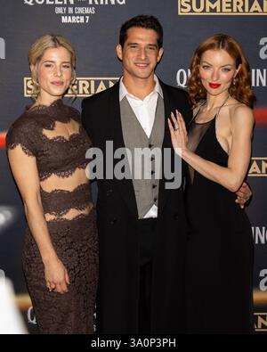 Ny. März 2025. Emily Bett Rickards, Tyler Posey, Francesca Eastwood bei Ankunft für QUEEN OF THE RING Premiere, AMC Lincoln Square 13, New York, NY, 04. März 2025. Quelle: Ryan Billings/Everett Collection/Alamy Live News Stockfoto