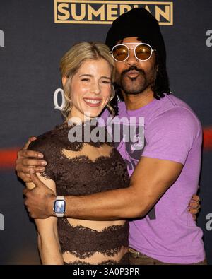 Ny. März 2025. Emily Bett Rickards, Johnathan Fernandez bei Ankunft für QUEEN OF THE RING Premiere, AMC Lincoln Square 13, New York, NY, 04. März 2025. Quelle: Ryan Billings/Everett Collection/Alamy Live News Stockfoto