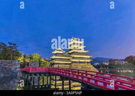 Matsumoto Nagano, Nacht auf Schloss Matsumoto in der Herbstsaison Stockfoto