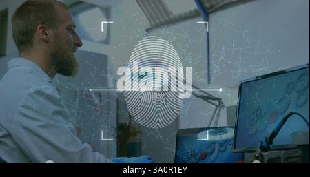 Bild von Verbindungen mit Fingerabdruck über kaukasischen Wissenschaftlern am Computer Stockfoto