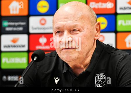 Pilsen, Tschechische Republik. März 2025. Cheftrainer Miroslav Koubek nimmt am 5. März 2025 an einer Pressekonferenz von Viktoria Plzen vor der UEFA Europa League Teil. Quelle: Miroslav Chaloupka/CTK Photo/Alamy Live News Stockfoto