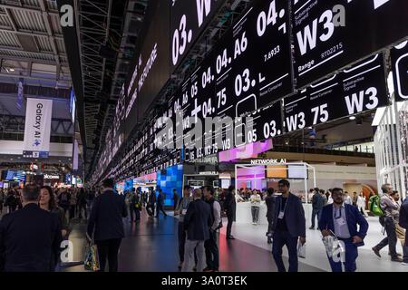 Hospitalet De Llobregat, Barcelona, Spanien. März 2025. Am 5. März 2025 besuchen Besucher den MWC (Mobile World Congress), die weltweit größte mobile Messe, in Barcelona, Spanien. Quelle: Javier Borrego Ramos/ZUMA Press Wire/ZUMA Wire/Alamy Live News Stockfoto