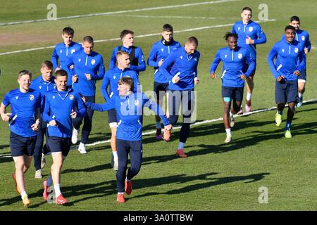 Pilsen, Tschechische Republik. März 2025. Viktoria Plzen Spielertraining vor der UEFA Europa League, Halbfinale Eröffnungsspiel: FC Viktoria Plzen gegen Latium, in Pilsen, Tschechien, am 5. März 2025. Quelle: Miroslav Chaloupka/CTK Photo/Alamy Live News Stockfoto