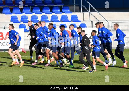 Pilsen, Tschechische Republik. März 2025. Viktoria Plzen Spielertraining vor der UEFA Europa League, Halbfinale Eröffnungsspiel: FC Viktoria Plzen gegen Latium, in Pilsen, Tschechien, am 5. März 2025. Quelle: Miroslav Chaloupka/CTK Photo/Alamy Live News Stockfoto
