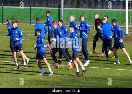 Pilsen, Tschechische Republik. März 2025. Viktoria Plzen Spielertraining vor der UEFA Europa League, Halbfinale Eröffnungsspiel: FC Viktoria Plzen gegen Latium, in Pilsen, Tschechien, am 5. März 2025. Quelle: Miroslav Chaloupka/CTK Photo/Alamy Live News Stockfoto