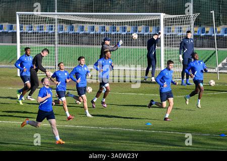 Pilsen, Tschechische Republik. März 2025. Viktoria Plzen Spielertraining vor der UEFA Europa League, Halbfinale Eröffnungsspiel: FC Viktoria Plzen gegen Latium, in Pilsen, Tschechien, am 5. März 2025. Quelle: Miroslav Chaloupka/CTK Photo/Alamy Live News Stockfoto