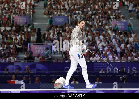 29. Juli 2024: Paris, Frankreich: Manon Apithy-Brunet aus Frankreich reagiert während des Halbfinales der Fencing Women's Sabre Individual am 3. Tag des Paris 2024 Stockfoto