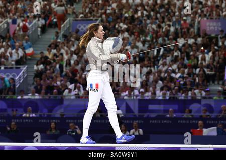 29. Juli 2024 - Paris, Frankreich: Manon Apithy-Brunet aus Frankreich im Halbfinale der Fechten Frauen-Sabre Einzelspiel am 3. Tag der Olympischen Spiele 2024 in Paris ( Stockfoto