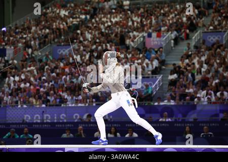 29. Juli 2024 - Paris, Frankreich: Manon Apithy-Brunet aus Frankreich im Halbfinale der Fechten Frauen-Sabre Einzelspiel am 3. Tag der Olympischen Spiele 2024 in Paris ( Stockfoto