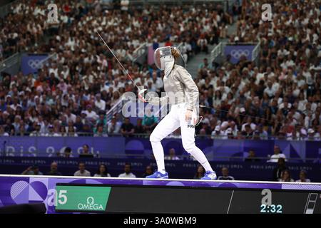 29. Juli 2024 - Paris, Frankreich: Manon Apithy-Brunet aus Frankreich im Halbfinale der Fechten Frauen-Sabre Einzelspiel am 3. Tag der Olympischen Spiele 2024 in Paris ( Stockfoto