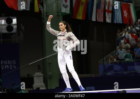 29. Juli 2024: Paris, Frankreich: Sara Balzer aus Frankreich feiert die Qualifikation für das Fechten Women's Sabre Individual Finale am 3. Tag des Paris 2024 Stockfoto
