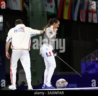 29. Juli 2024: Paris, Frankreich: Matthieu Gourdain reagiert auf Sara Balzer von Frankreich, die Olga Kharlan von der Ukraine im Fechten Women's Sabre indivi besiegt Stockfoto